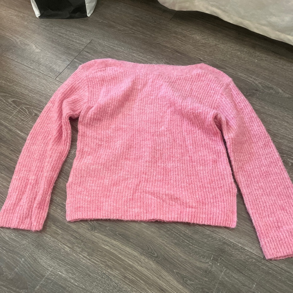 pink sweater